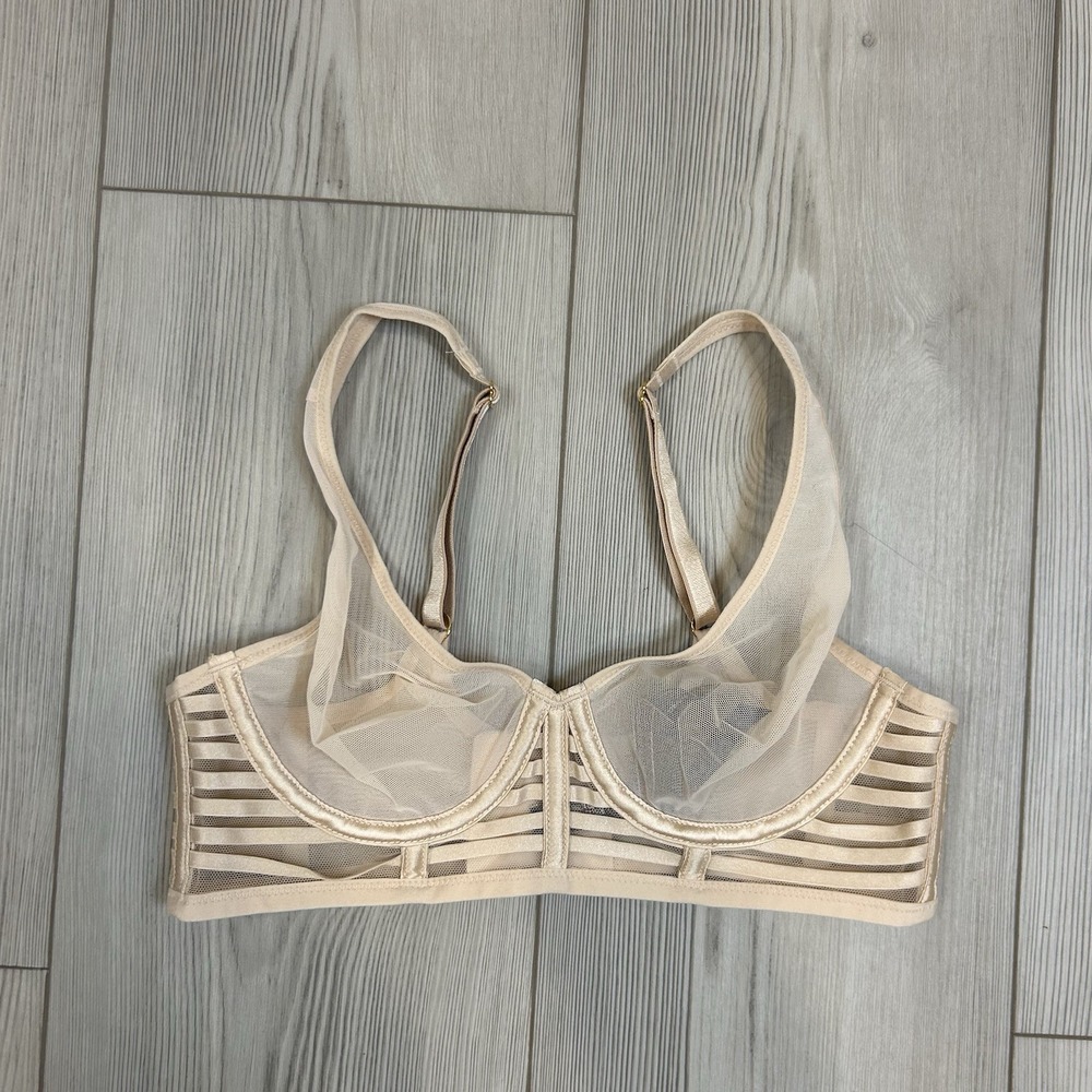 Victorias Secret Size 32B Unlined Plunge Bra‎ Underwire Semi-Sheer Beige Sexy